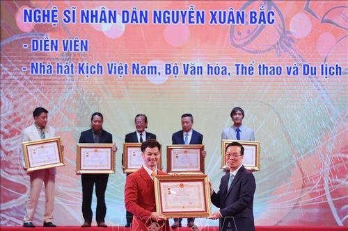 Tiếp tục nỗ lực cống hiến cho sự nghiệp văn hóa nghệ thuật nước nhà