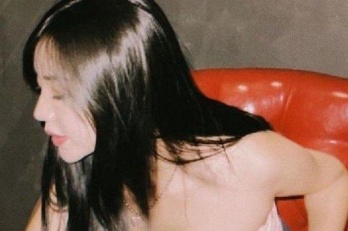 Quỳnh Kool đời thực khác hẳn trên phim, mê style khoe da trắng mịn màng