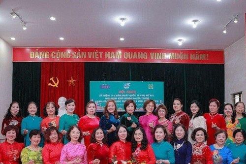 Elpis đồng hành Hội LHPN phường Thanh Xuân Nam tặng quà, chia sẻ kiến thức sức khỏe tuổi trung niên