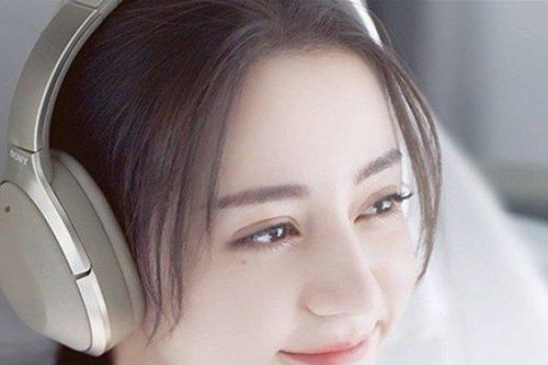 WHO đưa cảnh báo vì xu hướng sử dụng tai nghe quá nhiều