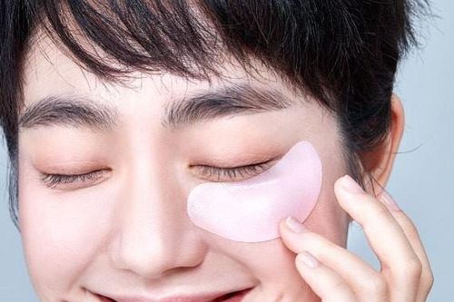 5 mẹo đắp mặt nạ mắt đẩy lùi quầng thâm hiệu quả