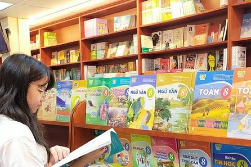 Bản tin 8/3: Nhà xuất bản Giáo dục Việt Nam giảm giá sách giáo khoa tới 24%?