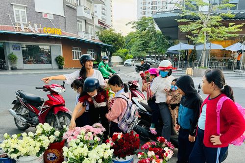 Nha Trang: Hoa tươi hút khách, tăng giá ngày 8-3