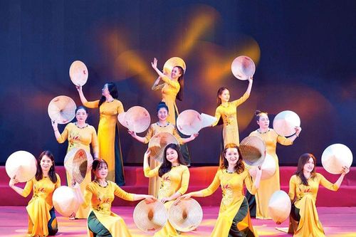 Duyên dáng áo dài
