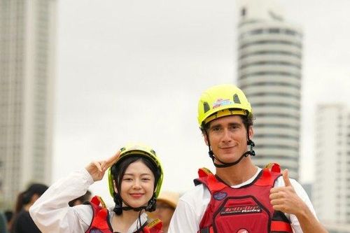 Liz Kim Cương: 'Cảm giác lướt trên sóng với mô tô nước rất tuyệt vời'