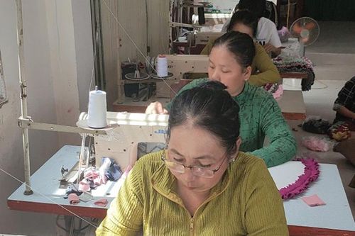 Tích cực thi đua 'Vì người nghèo - Không để ai bị bỏ lại phía sau'