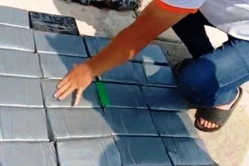 Phát hiện số lượng lớn vật thể nghi ma túy dạt vào đảo Lý Sơn