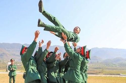 Để chiến sĩ coi đơn vị là nhà