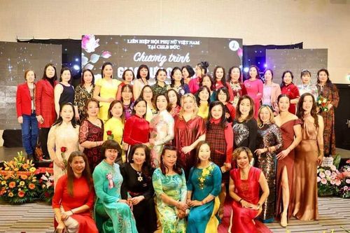 Chúc mừng phụ nữ Việt Nam tại Berlin và phát động cuộc thi viết văn, thơ 'Người phụ nữ Việt Nam nơi xa xứ'