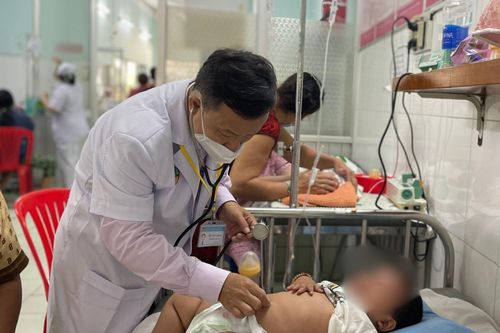 Bác sĩ 'điểm danh' những bệnh lý nguy hiểm ở trẻ trong mùa nắng nóng
