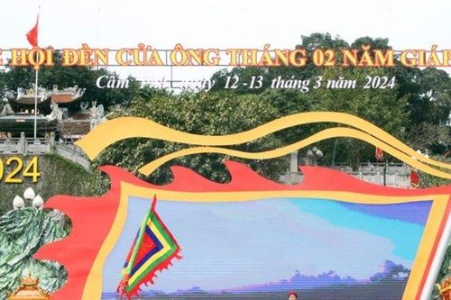 Quảng Ninh: Hơn 1.000 người tham gia lễ rước tại Lễ hội Đền Cửa Ông