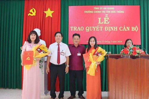Trường Chính trị Tôn Đức Thắng trao quyết định bổ nhiệm viên chức quản lý