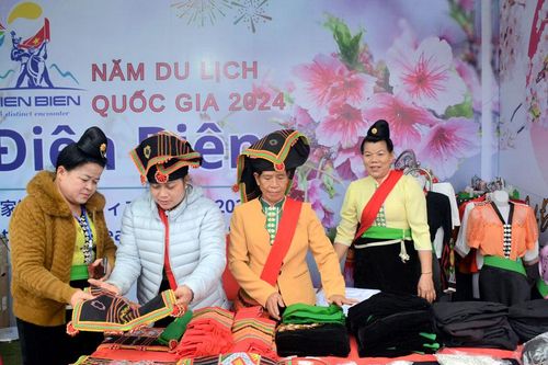 Gìn giữ văn hóa gắn với khai thác, phát triển du lịch