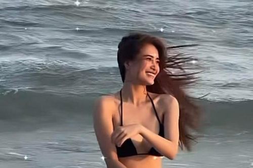 Em gái cựu tiền đạo đội tuyển Việt Nam diện bikini mỏng manh