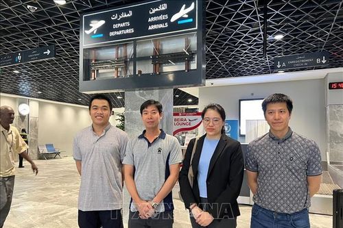 Ba thuyền viên Việt Nam trong vụ tàu bị tấn công ở Biển Đỏ lên đường về nước