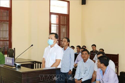 Hai cựu chủ tịch xã ở Bạc Liêu lĩnh án tù về tội tham ô tài sản