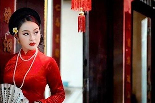NSND Hoài Thu: Mỹ nhân làng chèo và cuộc hôn nhân với đạo diễn gạo cội làng sân khấu