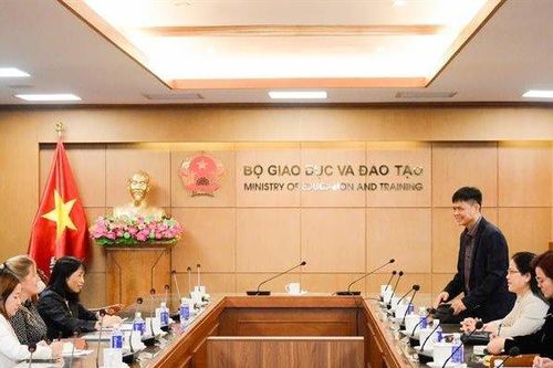 Chú trọng hỗ trợ chăm sóc trẻ em mầm non tại các khu công nghiệp