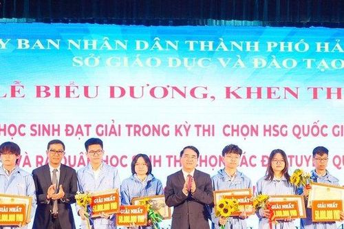 Hải Phòng chi 6,1 tỷ đồng khen thưởng học sinh, giáo viên đạt giải quốc gia