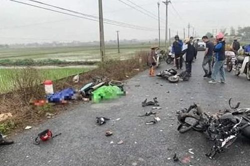 Tai nạn nghiêm trọng giữa hai xe máy và xe đạp điện khiến 5 người thương vong