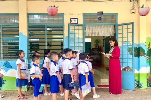 Học sinh tiểu học ở Chợ Mới thi 'Viết đúng, viết đẹp'