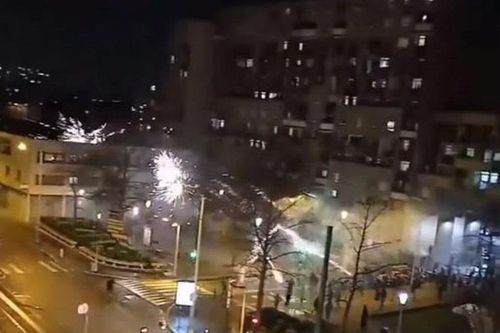 Pháp: Tấn công vào đồn cảnh sát ở ngoại ô Paris, 9 người bị bắt giữ