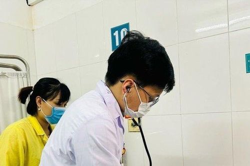 Tin tức Đời sống 18/3: Người già, trẻ nhỏ ùn ùn nhập viện vì nồm ẩm