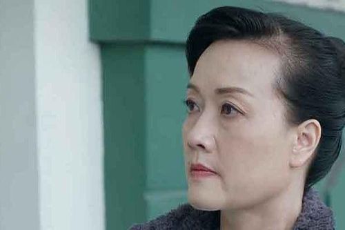 Lần đầu bị đánh trên màn ảnh, Vân Dung hoảng hốt
