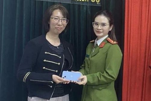 Bắt đối tượng cướp giật tài sản của người nước ngoài trên phố ở Hà Nội
