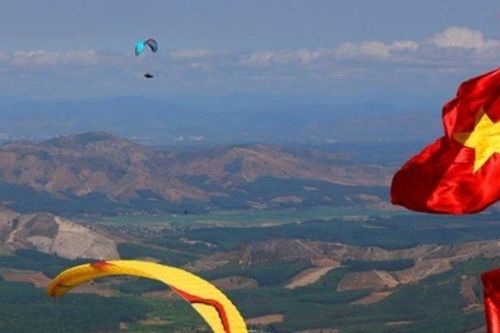 Kon Tum: Chinh phục giải dù lượn khám phá đại ngàn