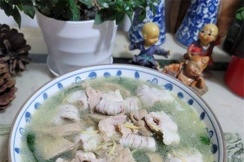 Loại lá xưa rụng thối gốc nay dân thành phố tranh nhau mua, đem nấu canh lòng lợn siêu ngon