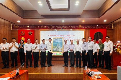 Thường trực Tỉnh ủy Khánh Hòa tiếp Đoàn công tác Tỉnh ủy Đồng Nai