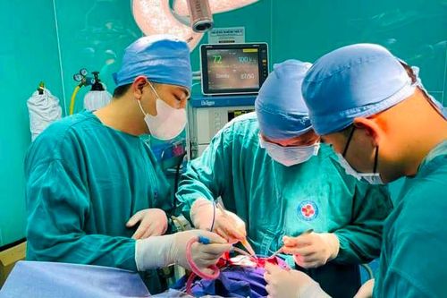 Ca mổ lúc rạng sáng cứu sống nam thanh niên bị chấn thương sọ não nguy kịch