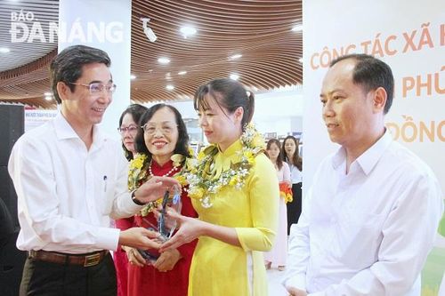 Đẩy mạnh phát triển công tác xã hội trong các lĩnh vực