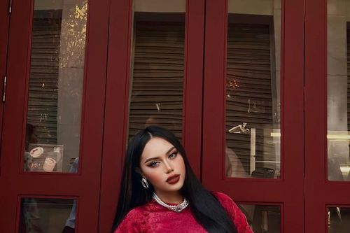 Sofia gây hoang mang với dòng trạng thái 'Tôi là một nghệ sĩ hay là một con gà'