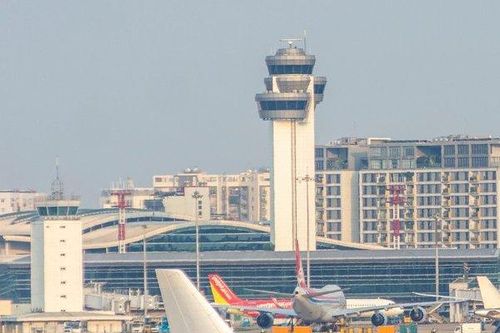Không để xảy ra tình trạng tăng giá vé máy bay trái quy định