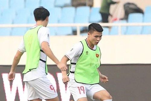 Văn Toàn: 'Quang Hải sẽ rất thất vọng khi không được vào sân'