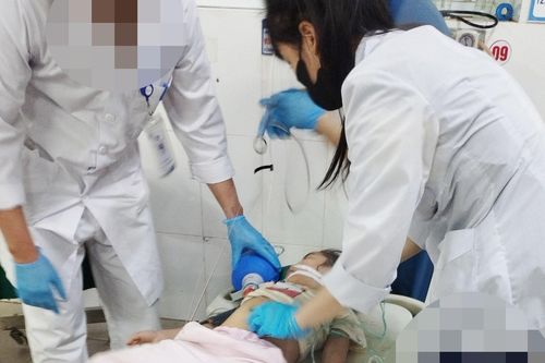 Cứu sống bé gái 5 tuổi bị hóc quả nhãn
