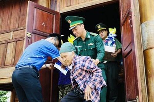 Nghĩa tình tháng Ba biên giới bên dãy Trường Sơn