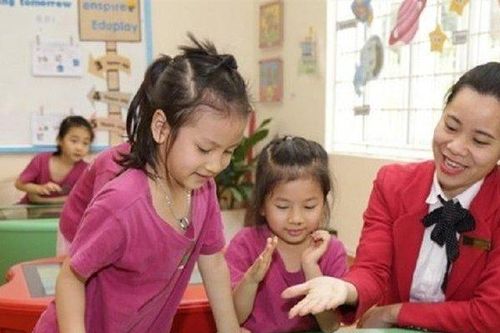Bản tin 27/3: Hà Nội đề nghị bổ sung 2.648 biên chế cho giáo dục