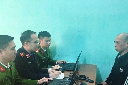 Khởi tố đối tượng xông vào trụ sở tiếp dân của Công an phường chửi bới