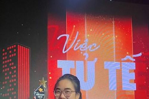Mang tình yêu sách lên vùng cao