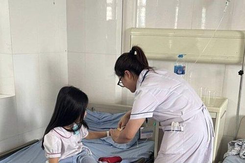 Quảng Ninh: Sức khỏe của 33 học sinh nghi ngộ độc thực phẩm đã ổn định