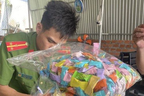 Quảng Ngãi: Hàng chục học sinh nghi bị ngộ độc sau khi ăn 'kẹo lạ'