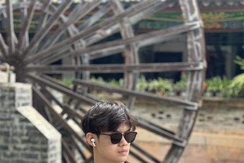 'Nữ hoàng ảnh lịch' đình đám có cậu con trai cực phẩm: Cao 1m80, học giỏi và chơi thể thao cũng đỉnh nốt