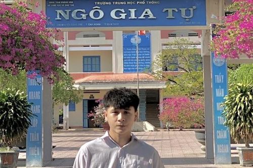 Khánh Hòa: Nam sinh 18 tuổi trả lại gần nửa tỷ đồng cho người chuyển nhầm
