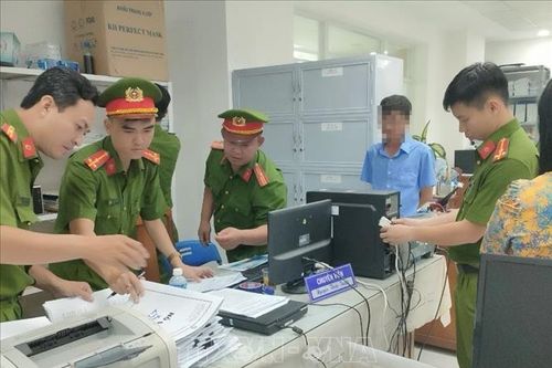 Khởi tố 2 cán bộ vi phạm quy định về bồi thường, hỗ trợ tái định cư