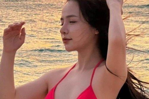 'Vợ sắp cưới 2k1 của Phạm Thoại' da trắng dáng xinh, mê mặc khoe body