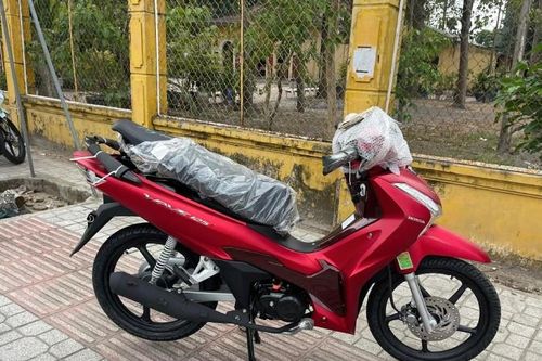 Honda Wave 125i có gì mà giá đắt gấp đôi Honda Future FI?