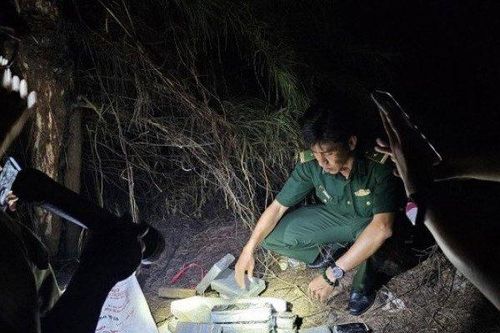 Phát hiện bao tải chứa 21 gói nghi ma túy ở bờ biển Vũng Tàu